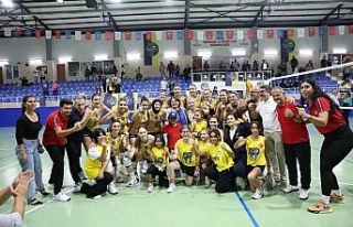Didim Belediyespor Kadın Voleybol Takımı galibiyetle...