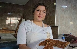 Fırının ateşiyle hayalini yoğuruyor