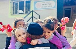 Jandarma kız çocuklarını unutmadı