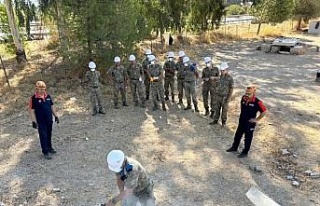 Komandolara enkazda arama kurtarma eğitimi verildi