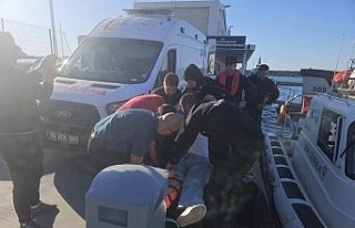 Sahil güvenlik ekipleri yaralanan şahsı kurtardı