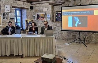 ‘Aşık Veysel’ Kuşadası’nda anıldı