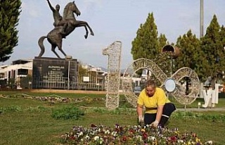 Aydın rengarenk çiçeklerle bezeniyor