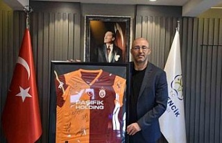 İncir hediyesine imzalı forma