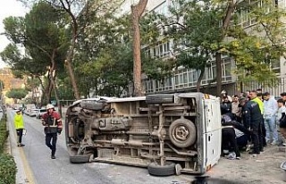 Kaldırıma çarpıp takla attı, park halindeki araçlara...