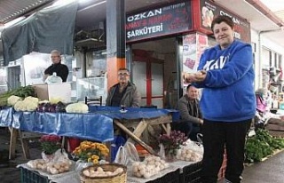 Acısını çalışarak hafifletiyor