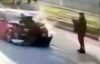 Araçla çarparak yaraladığı polis memurunun fotoğrafını...