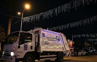 Çöp kamyonlarını ışıklarla süsleyen Kuşadası...