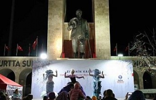 Didim Cumhuriyet Kent Meydanı’nda yılbaşı coşkusu...