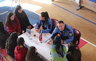Germencik’te liseli gençler polisliği tanıdı