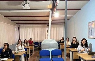 Hem konaklıyorlar hem açılan kurslarla kendilerini...