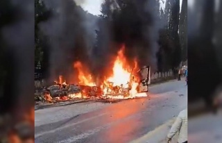 Kafa kafaya çarpışan araçlar çıkan yangında...