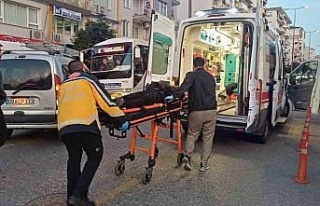 Motosikletle otomobil çarpıştı: 1 yaralı