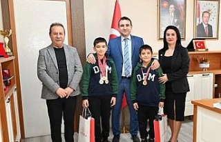 Paralimpik Yüzme Yarışı’nda il birincisi oldular