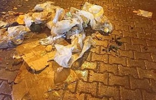 Uyarılara rağmen pazar yerini kirleten esnaf cezadan...