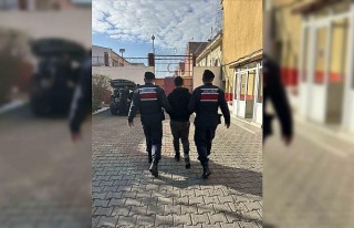 Aranan şahıslar jandarmadan kaçamadı