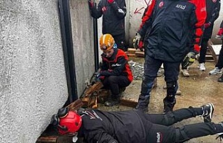 Aydın’da enkazda arama kurtarma eğitimleri sürüyor