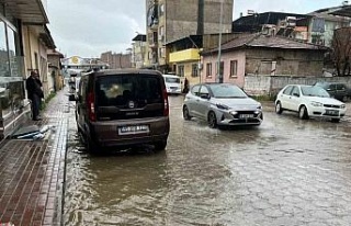 İncirliova’da sağanak yağış hayatı olumsuz...