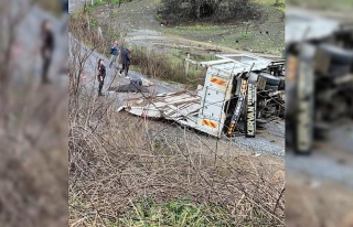 Kontrolden çıkan kamyon tali yola uçtu: 1 ölü,...