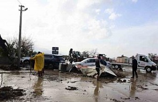 Kuşadası’nda selin yaraları sarılmaya çalışılıyor