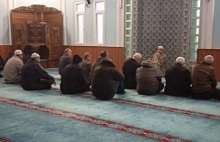 Söke’de Hacı Ahmet Özbaş Camii’nde sabah namazı...