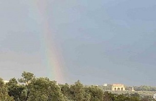 Tralleis’ten kente uzanan gök kuşağı kartpostallık...