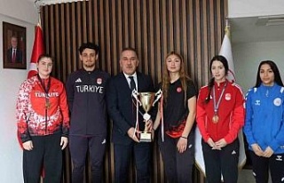Türkiye şampiyonasından madalyalarla döndüler,...