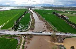 Büyük Menderes nehri, köprü seviyesine yükseldi