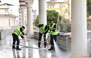 Didim’deki camilerde Ramazan ayı öncesi temizlik...