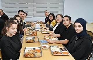 Kaymakam Doğru, öğrencilerle iftar sofrasında...