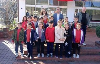 Kuyucak Belediye Başkanı Doğanca, öğrencileri...