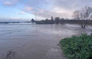 Sarıçay taştı, Bağarası’nda tarım arazileri...
