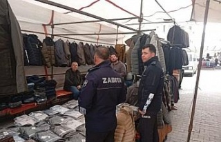 Zabıta ekiplerinden semt pazarında sağanak uyarısı