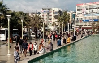 Aydınlılar Sokağa Akın Etti, Sosyal Mesafe Sıfıra...