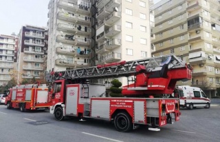 Balkondan Atlamak İsteyen Genç Kadın Hastaneye...