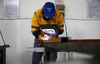 Büyükşehir, Otobüs Duraklarını Kendisi İmal...