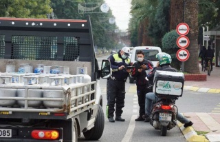 Efeler’De Polis Ekipleri Denetimlerine Devam Ediyor...
