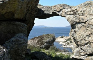 Kaçak Kazılar Ve Kaçak Avcılar Menet Adası’Na...