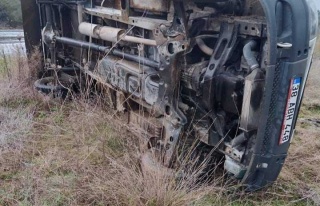 Kamyonet Takla Attı, Tarlaya Uçtu 