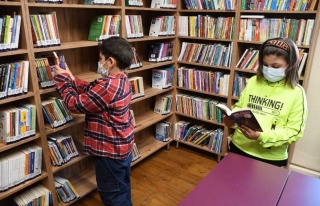 Kuşadası’Nda Çocuk Kütüphanesi Açıldı 