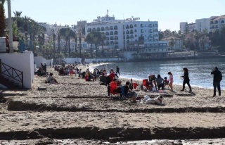 Kuşadası’Nda Güneşi Gören Plaja Koştu 