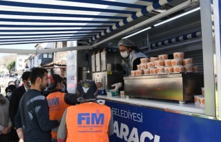 Mobil İkram Aracı Bu Kez Belediye İşçilerinin...
