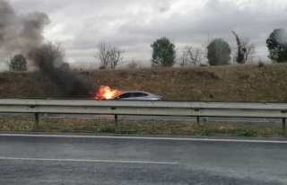 Otobanda Yanan Araç Kullanılamaz Hale Geldi 