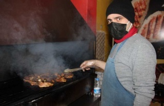 Pikniğe Gidemeyen Vatandaşlar İçin Mangalı Eve...