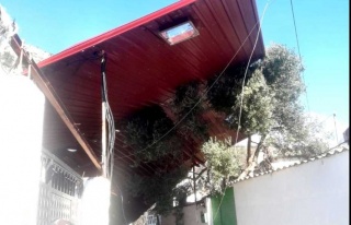 Söke’De Fırtına Evin Çatısını Uçurdu 