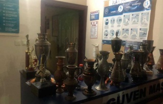 Tarihi Okulun Müzesindeki Kupaları Çaldılar 