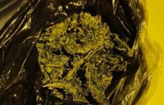 Ticari Taksi İçindeki Şahısların Üzerinden Uyuşturucu...