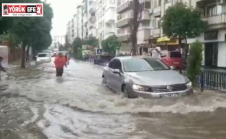 Nazilli’de sağanak yağış sokakları dereye çevirdi
