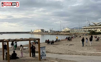 Fırtına sonrası Kuşadası’nda güneş yüzünü gösterdi, sahiller şenlendi