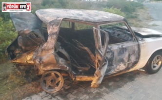 Söke’de üç aracın karıştığı kazada, bir otomobil alevlere teslim oldu